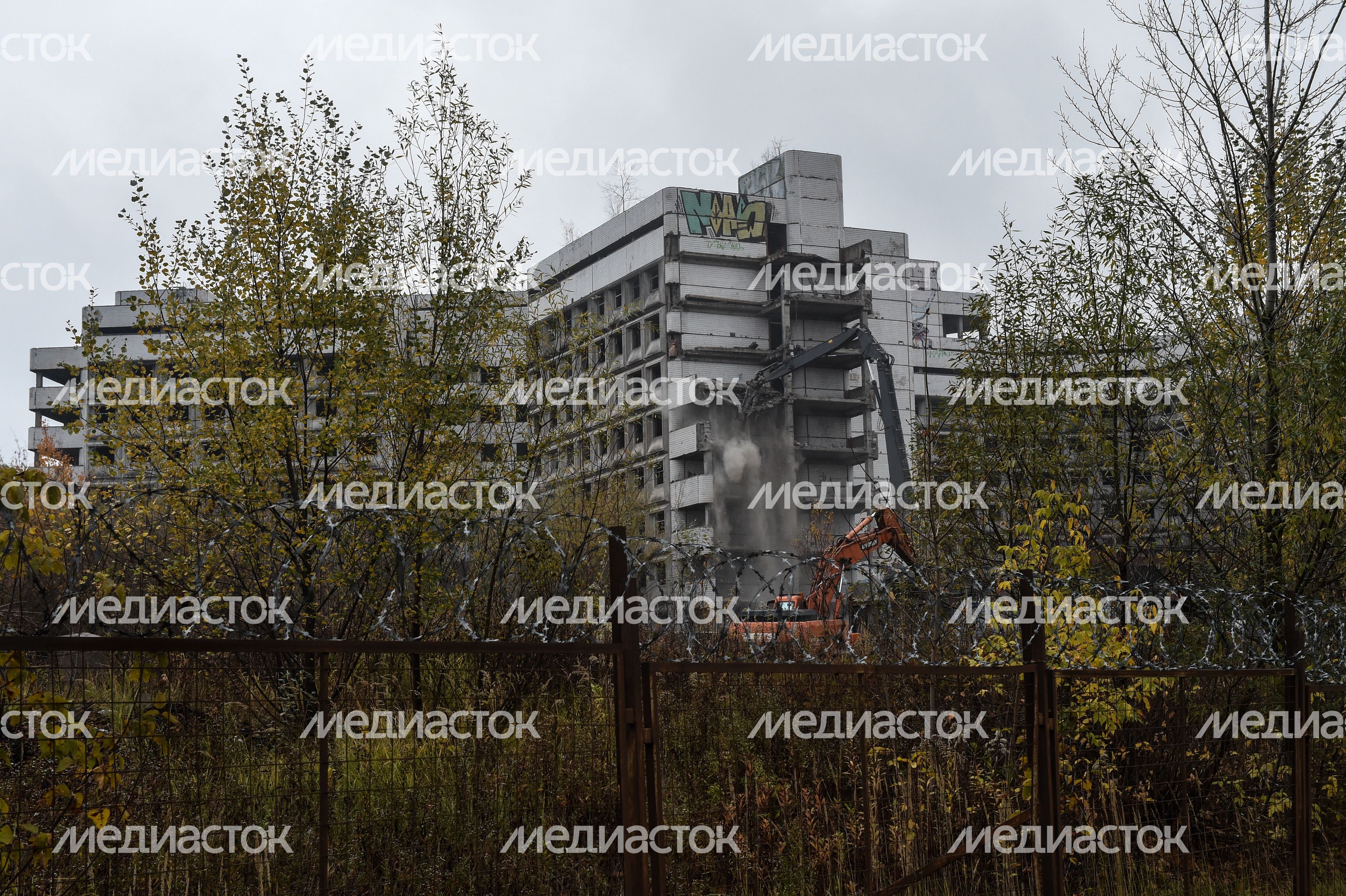 Начало работ по демонтажу Ховринской заброшенной больницы