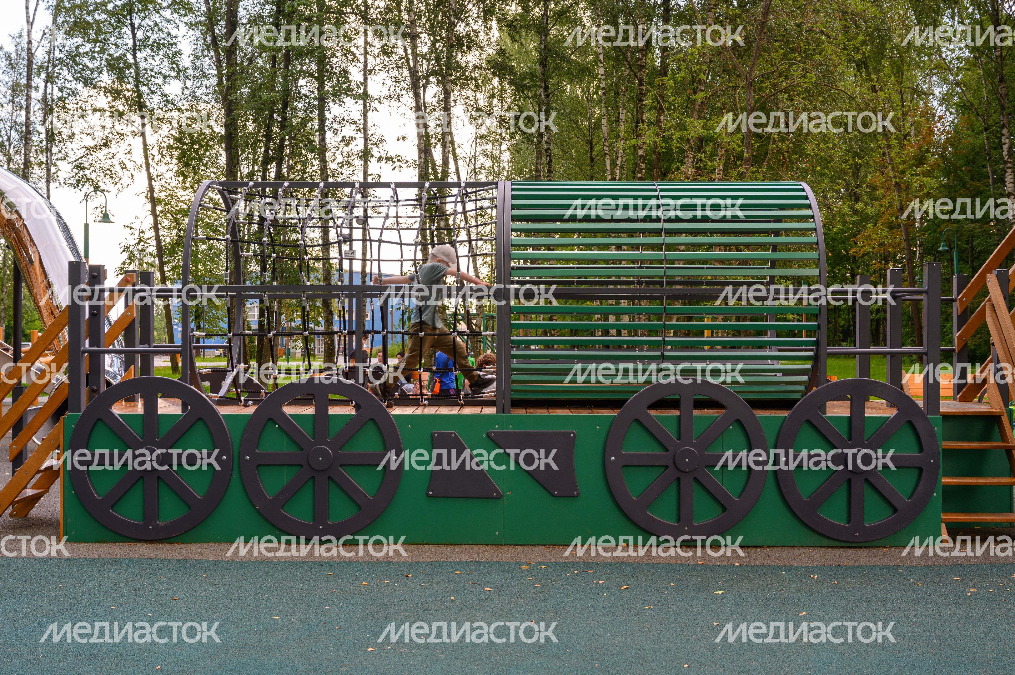 Сквер «Затишье» в Электростали летом