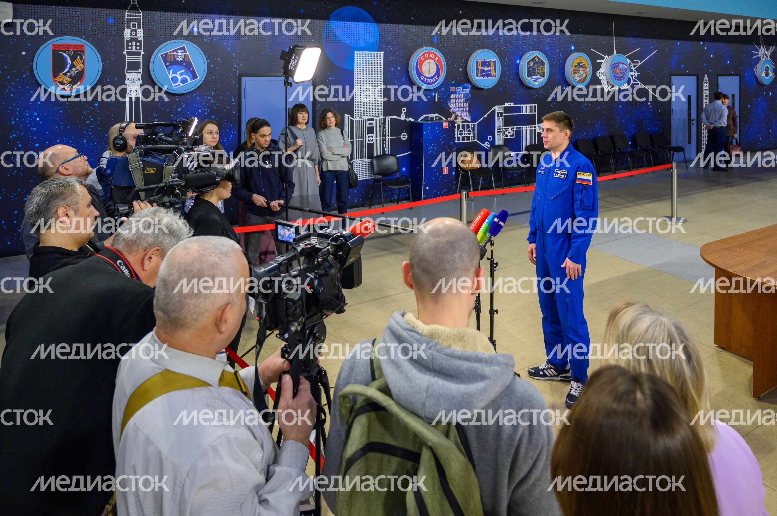 Экзаменационная тренировка космонавта Роскосмоса Андрея Федяева в Центре подготовки космонавтов в Звездном городке Экзаменационная тренировка космонавта Роскосмоса Андрея Федяева в Центре подготовки космонавтов в Звездном городке