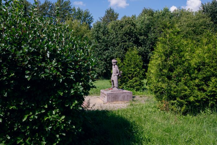 Лобня. Памятник «Детям — узникам фашизма»