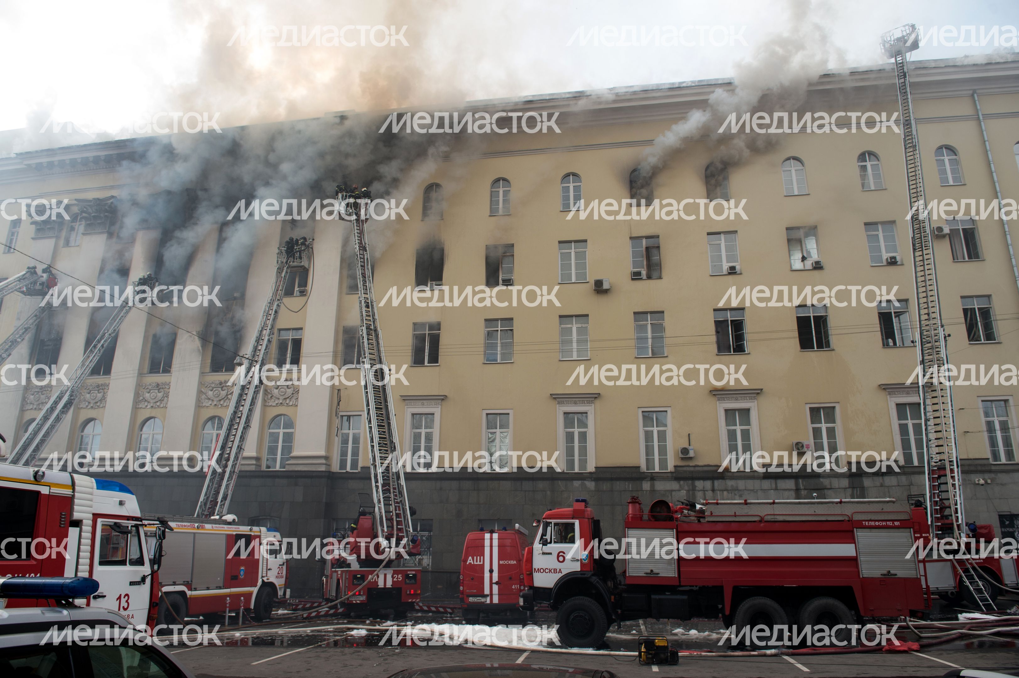 Пожар в здании Минобороны РФ в Москве Пожар в здании Минобороны РФ в Москве