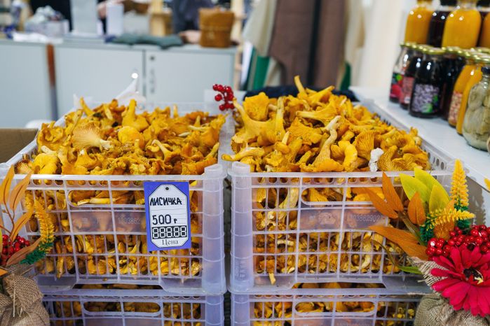 Продукция местных фермеров на ярмарке подмосковных брендов «100% Подмосковье. Встречаем осень» в Красногорске