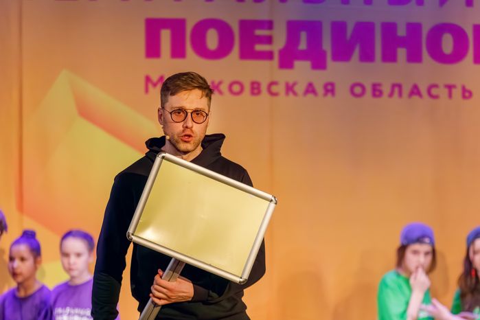 Актер театра, тренер по актерской импровизации Михаил Грищенко стал ведущим молодежного проекта «Театральный поединок»