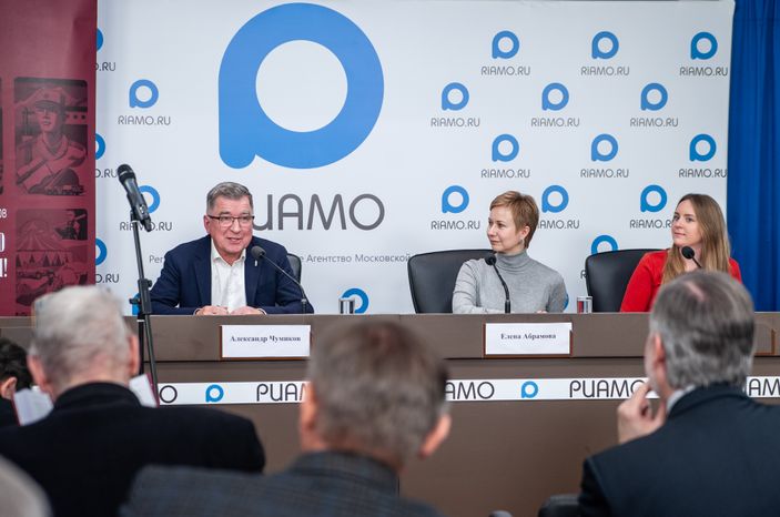 Презентация книги Александра Чумикова «Москва-400. Кам-са-мол! 90-е»