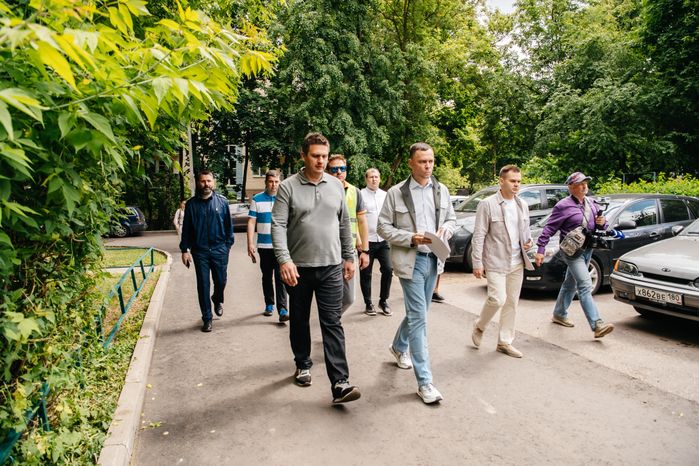 Всеволод Волосевич оценил выполнение работ по благоустройству дворовых территорий и «народных троп»