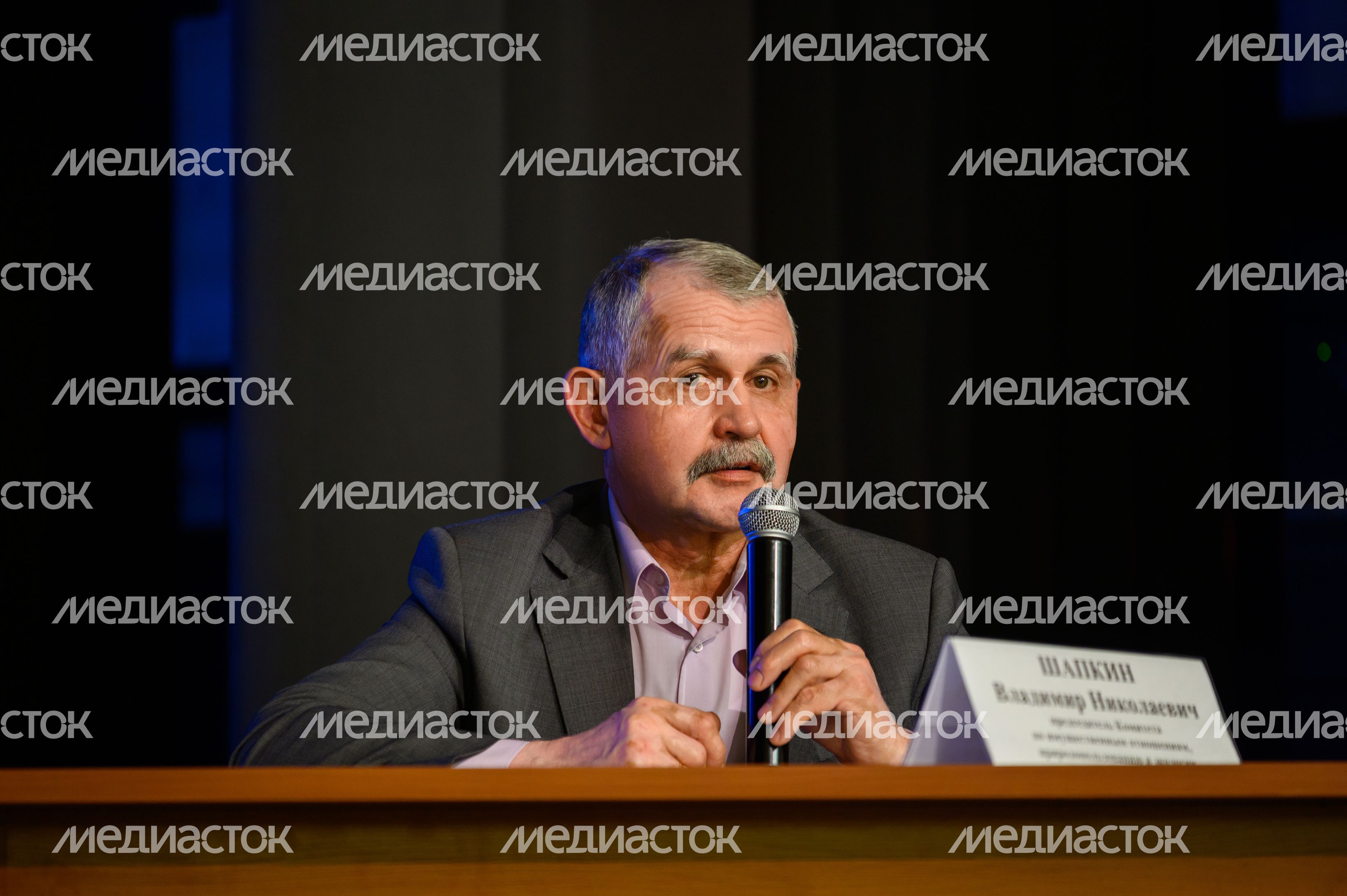 Депутат Московской областной Думы Владимир Шапкин на открытой трибуне Депутат Московской областной Думы Владимир Шапкин на открытой трибуне