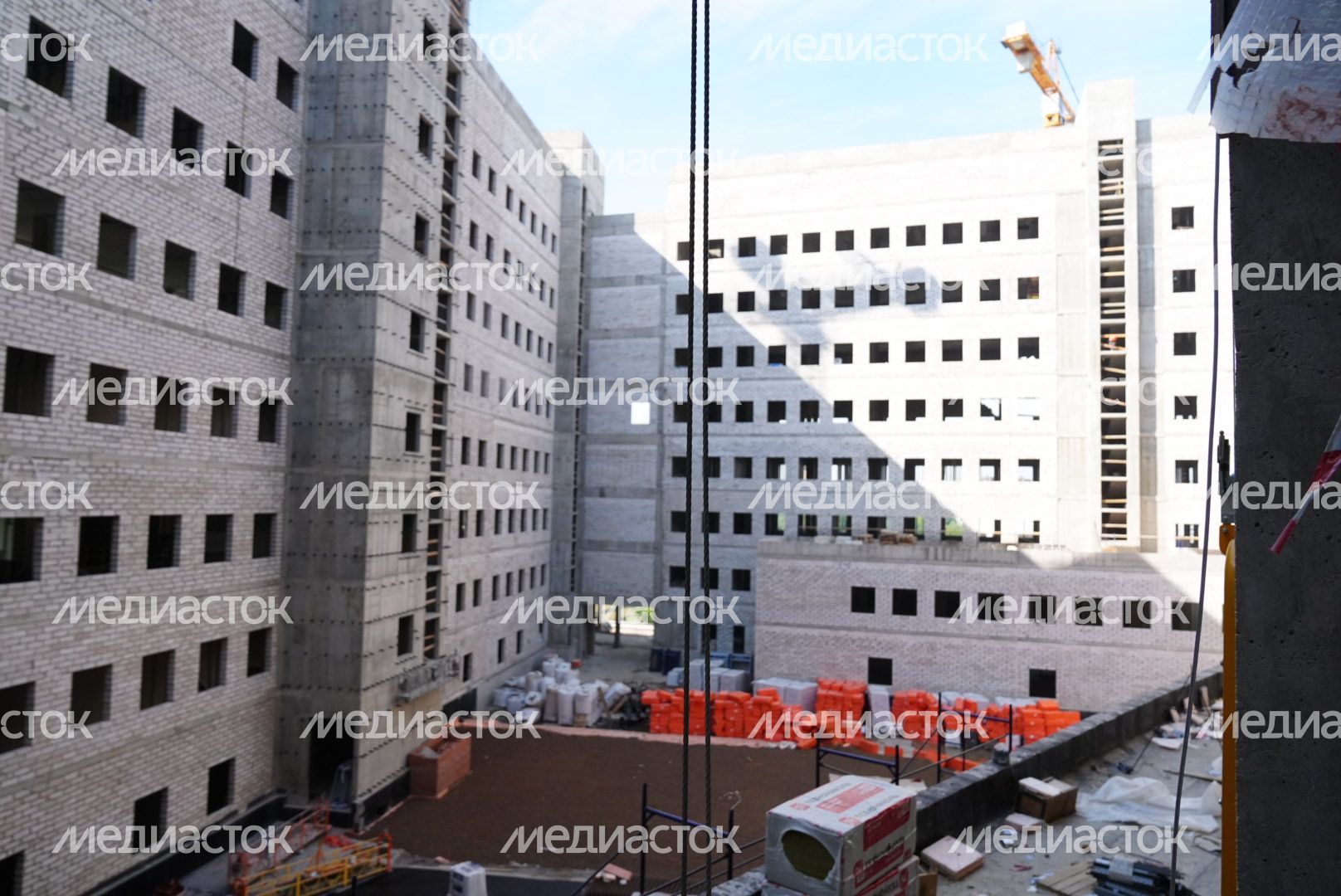 Проверка хода строительства детской областной больницы в Красногорске Губернатором Подмосковья