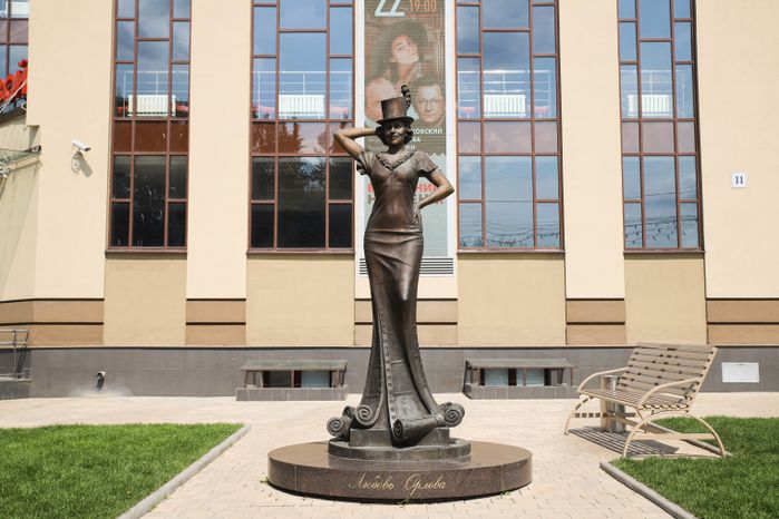 Скульптура Любови Орловой