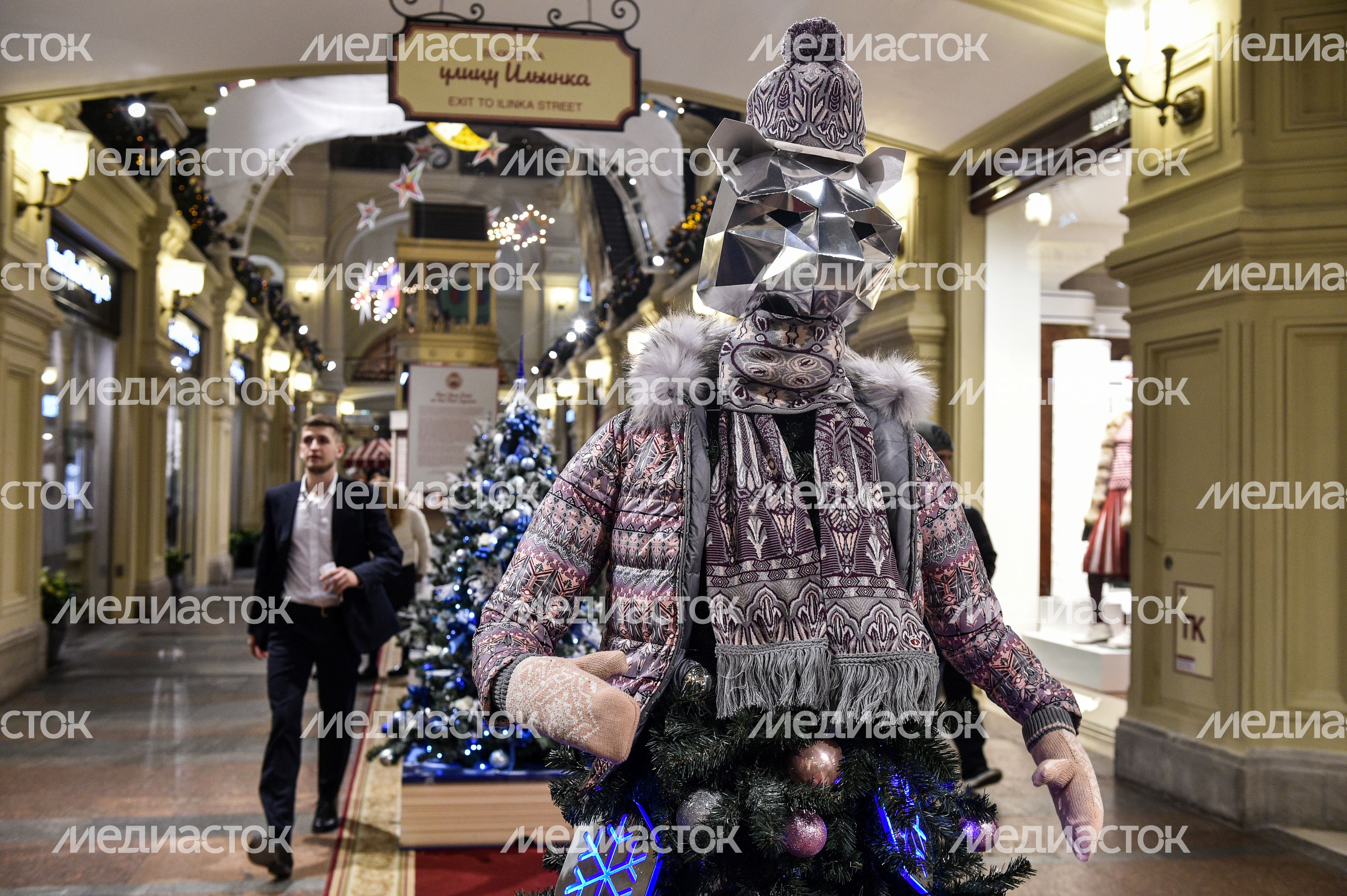Подготовка к Новому году в Москве