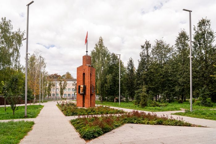 Памятник советскому народу и армии-победительнице в парке Победы Волоколамска