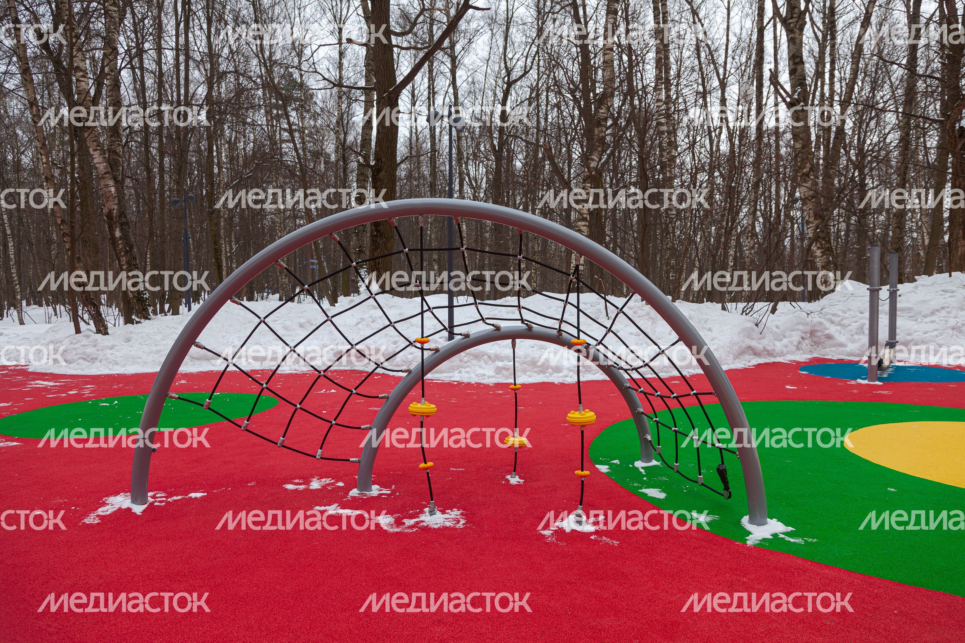 Томилинский лесопарк зимой в городе Дзержинский округа Люберцы Томилинский лесопарк зимой в городе Дзержинский округа Люберцы