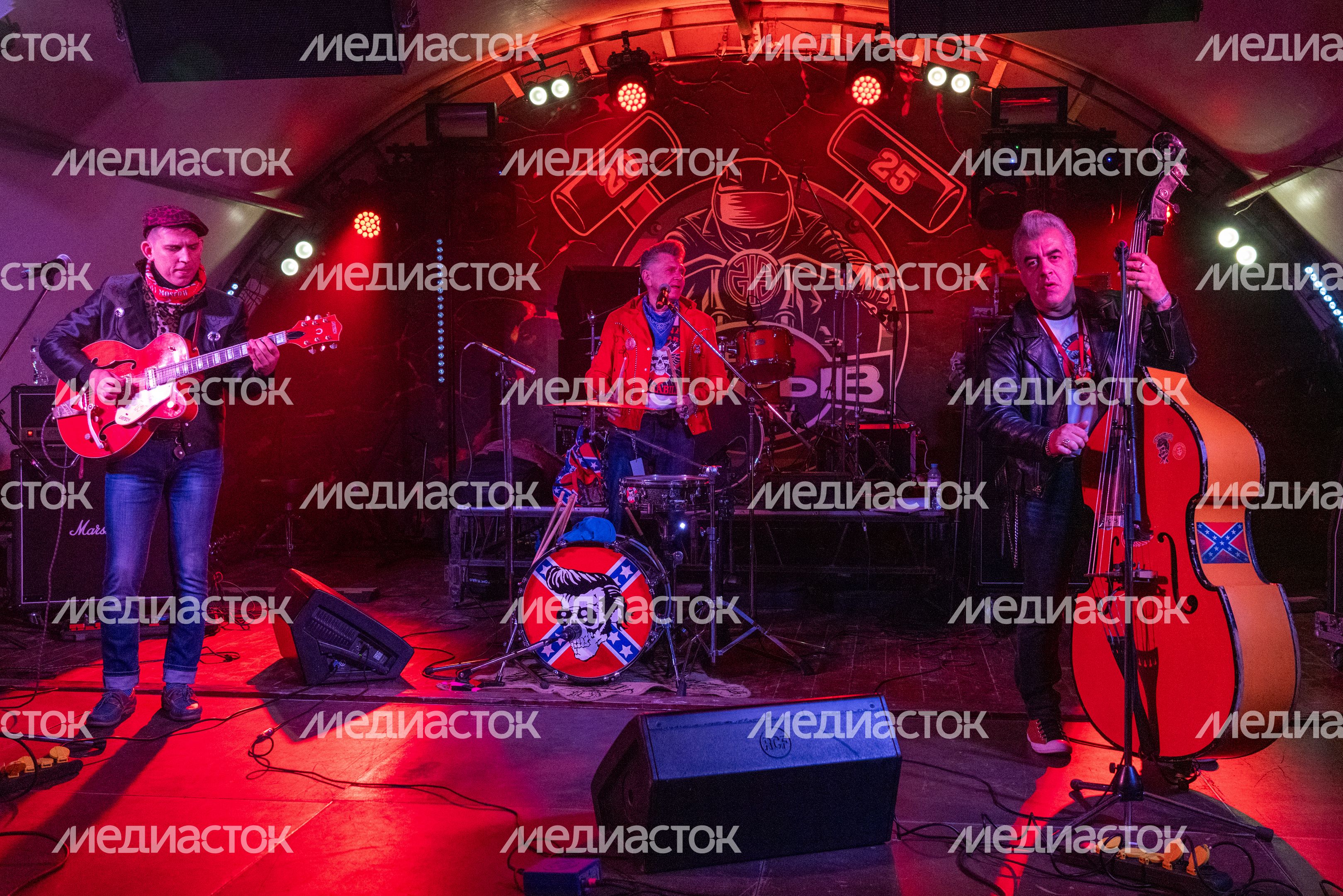 Группа «Мистер Твистер» на концерте фестиваля «Bike party отрыв-2025» Группа «Мистер Твистер» на концерте фестиваля «Bike party отрыв-2025»