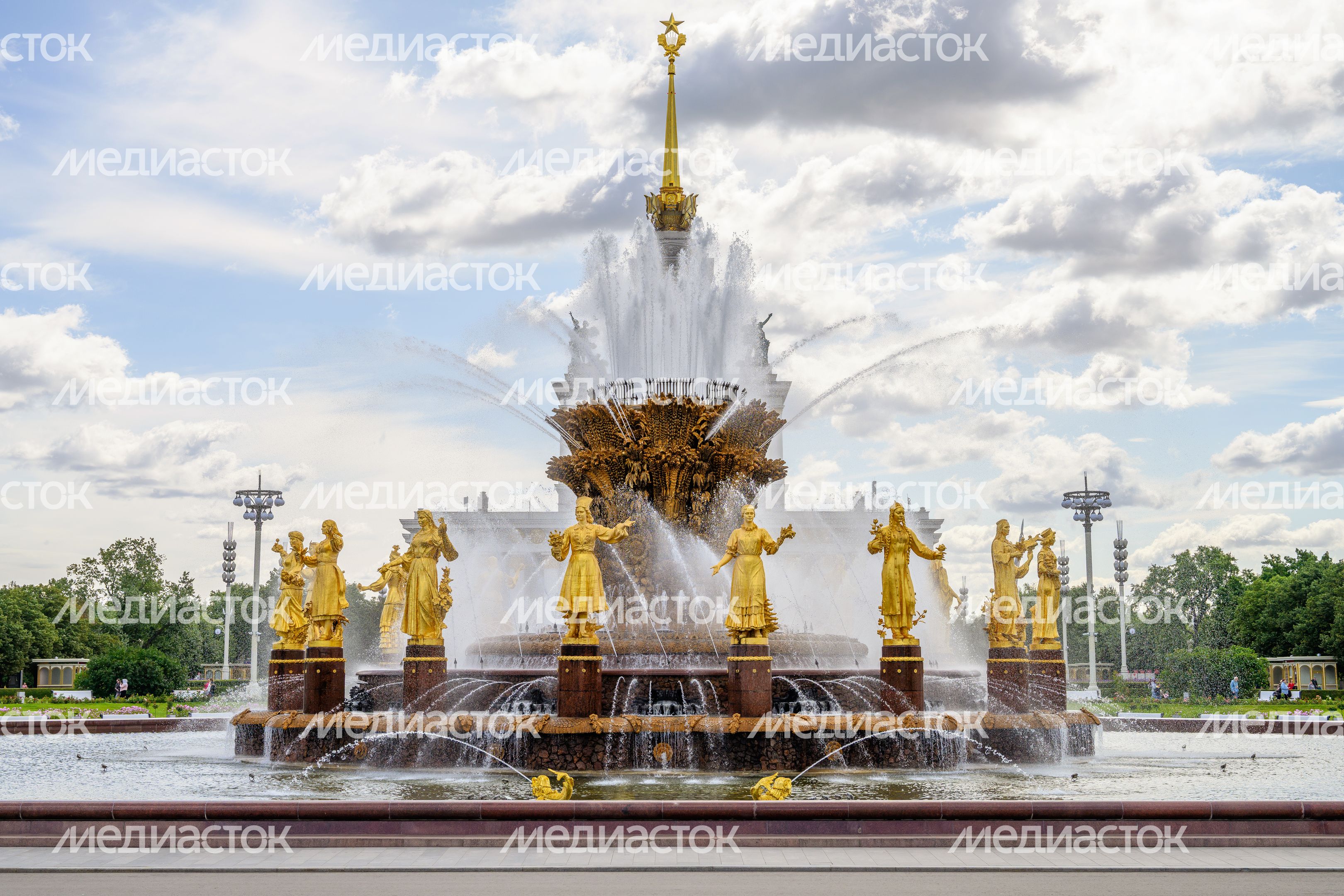 Фонтан «Каменный цветок» на территории ВДНХ в Москве