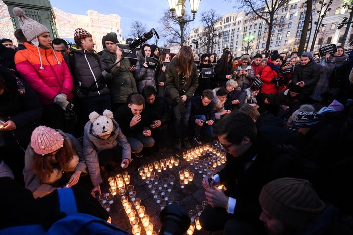 Акция в память о погибших в Кемерове на Пушкинской площади в Москве