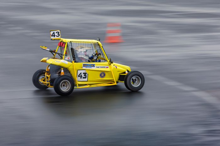 Детский заезд на мини-багги на гоночной трассе ADM Raceway в Мячково