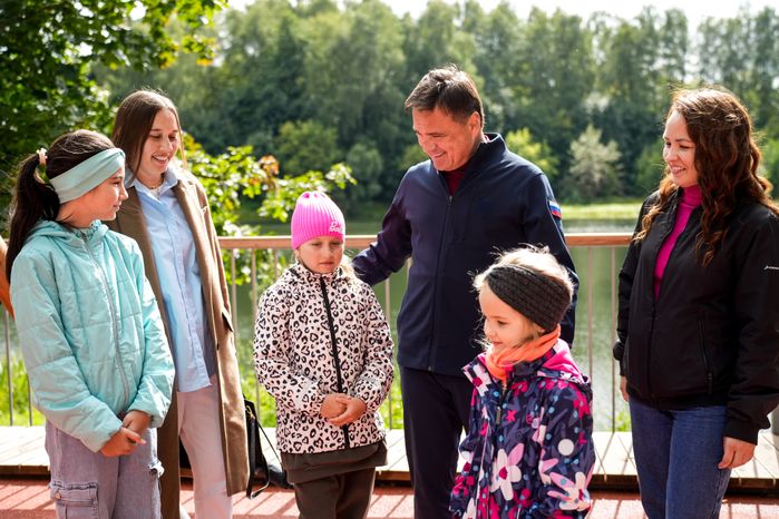 Андрей Воробьев проверил, как ведется благоустройство Вишняковского лесопарка в Балашихе