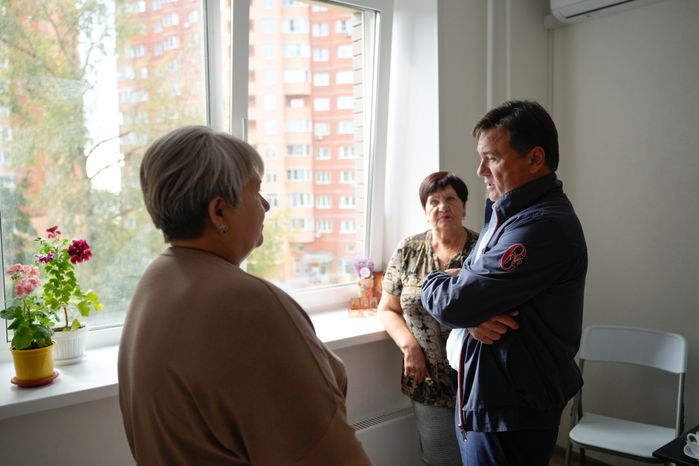 Андрей Воробьев поздравил с новосельем жителей нового МКД в Лыткарино