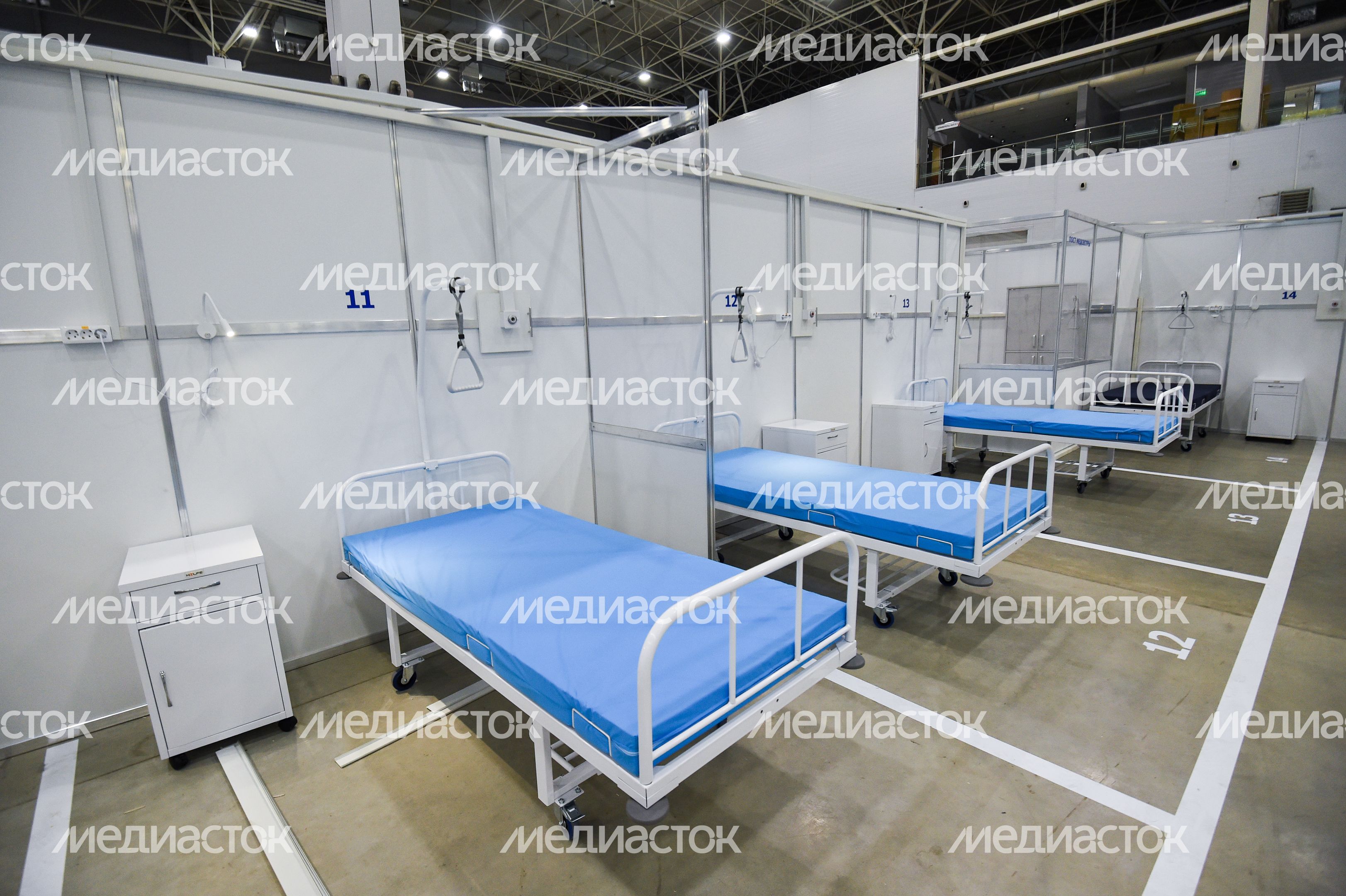 Медицинский центр для больных с коронавирусом, организованный в павильонах Конгрессно-выставочного центра в Кубинке
