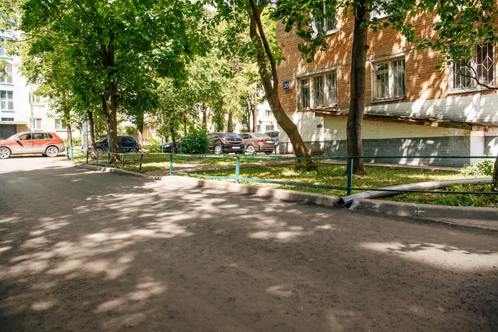 Всеволод Волосевич оценил выполнение работ по благоустройству дворовых территорий и «народных троп»