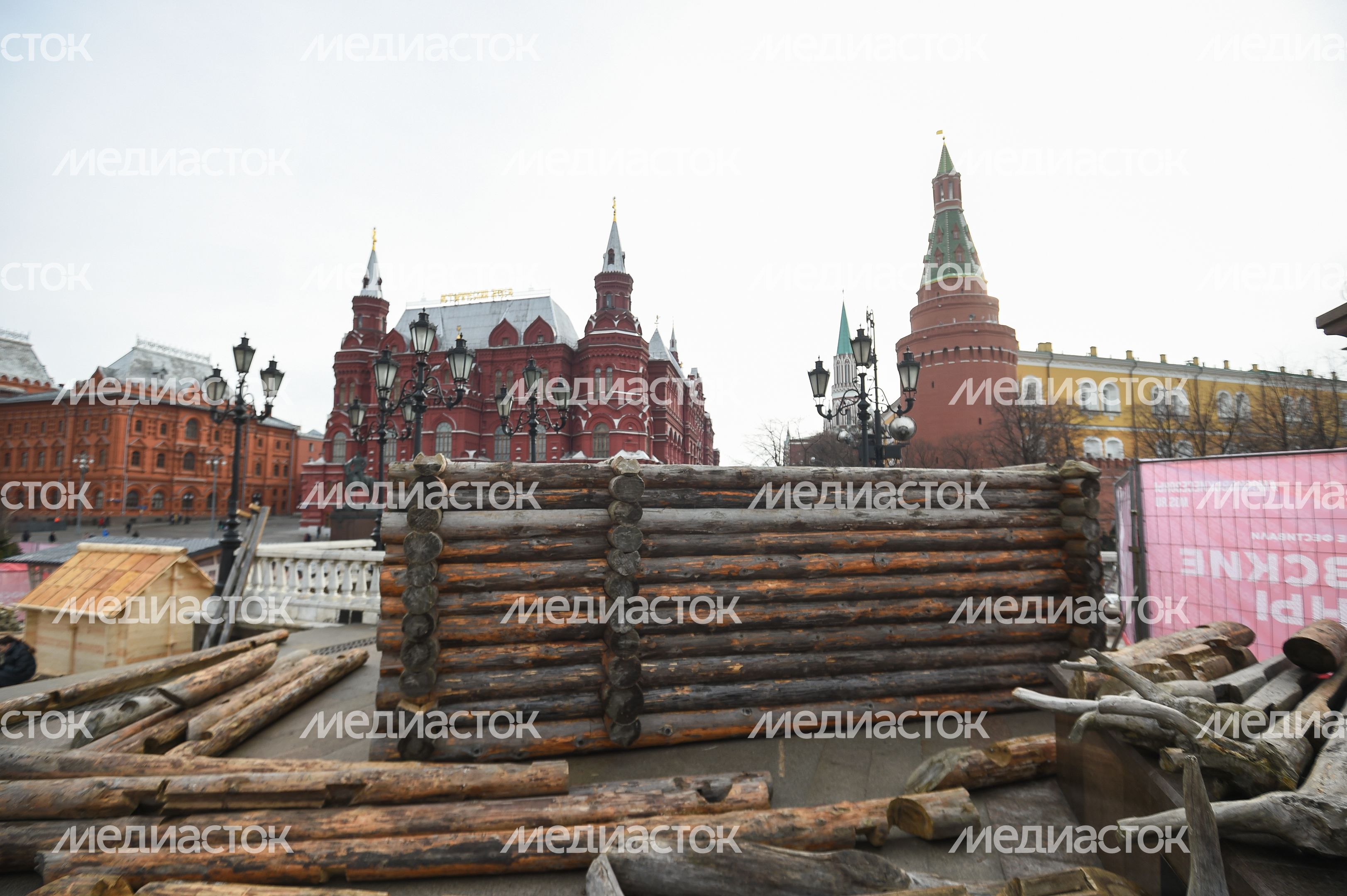 Монтаж инсталляций для фестиваля «Московская Масленица» на Манежной площади Монтаж инсталляций для фестиваля «Московская Масленица» на Манежной площади