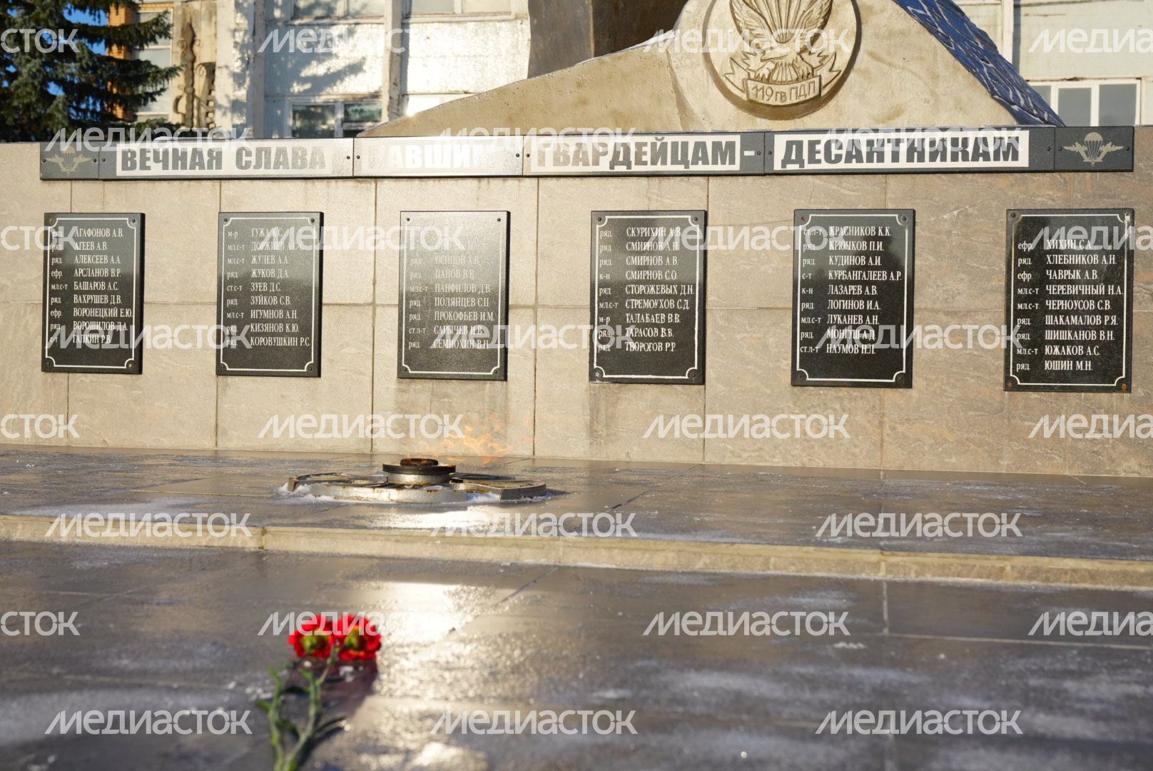 Возложение цветов к мемориалу погибших десантников Губернатором Подмосковья