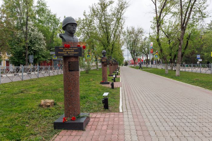 Весенние виды города Химки. Аллея Героев Советского Союза