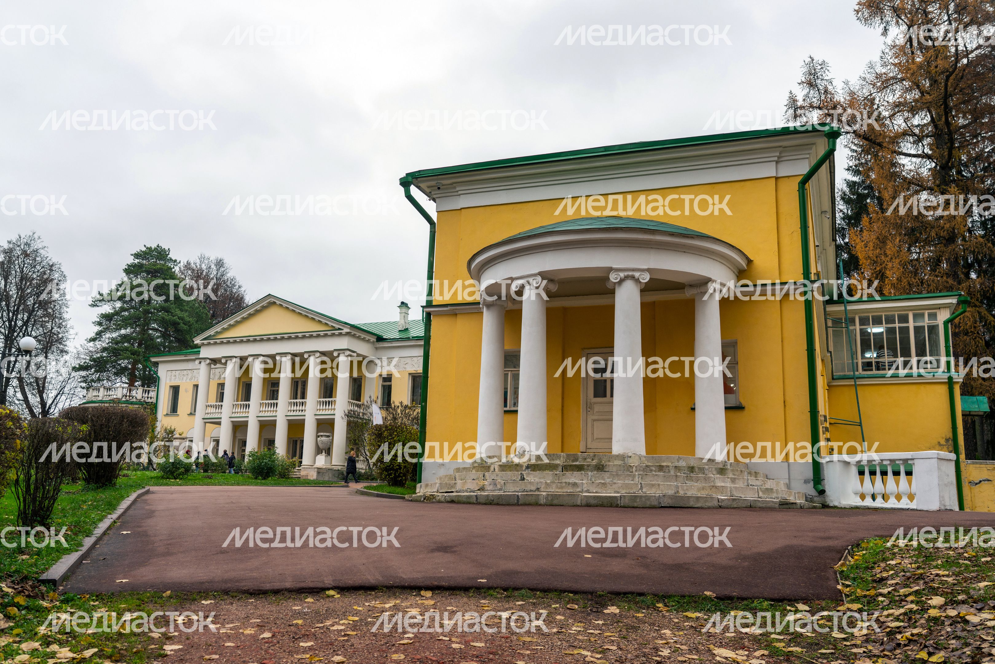 Осень в усадьбе музея-заповедника «Горки Ленинские» Осень в усадьбе музея-заповедника «Горки Ленинские»