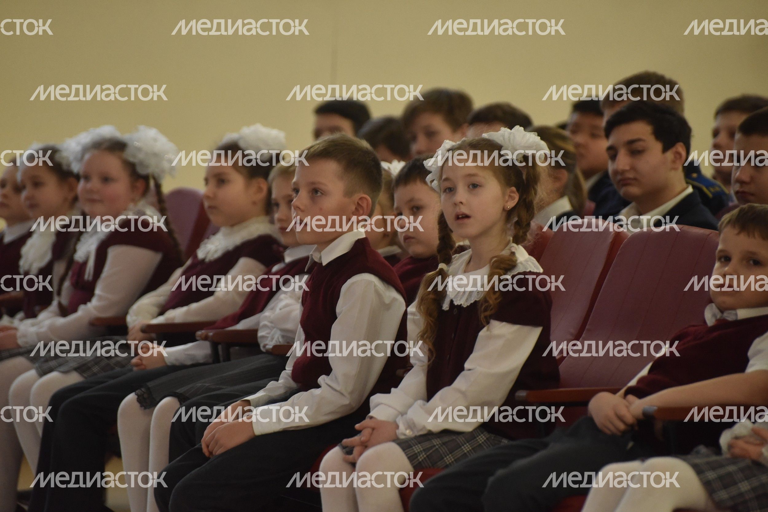 МОУ СОШ №35 г. Подольск. Первый день учебного процесса школе. МОУ СОШ №35 г. Подольск. Первый день учебного процесса школе.