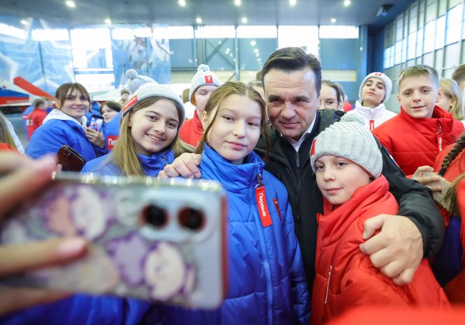 Андрей Воробьев навестил пилотажные группы на авиабазе в Кубинке