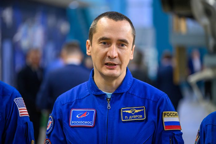 Космонавт дублирующего экипажа МКС-74 Петр Дубров в Звездном городке