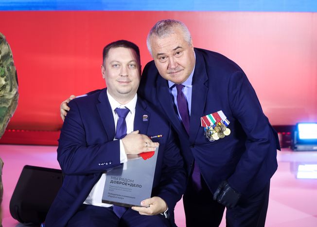 Награждение победителей XIII губернаторской премии "Мы рядом. Доброе дело"