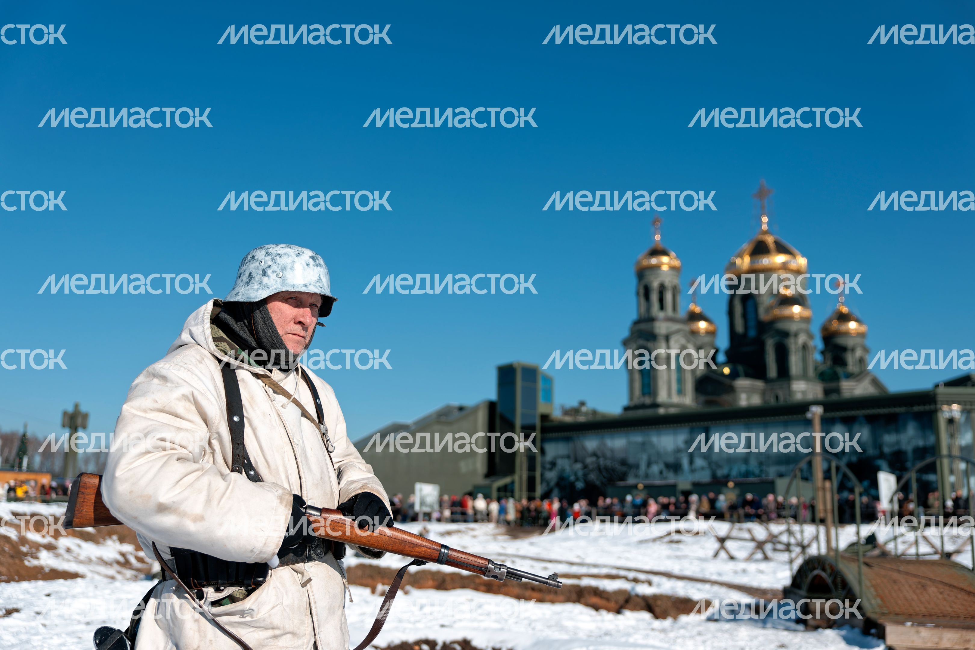 Военно-историческая реконструкция битвы за Сталинград у храма ВС РФ в Кубинке Военно-историческая реконструкция битвы за Сталинград у храма ВС РФ в Кубинке