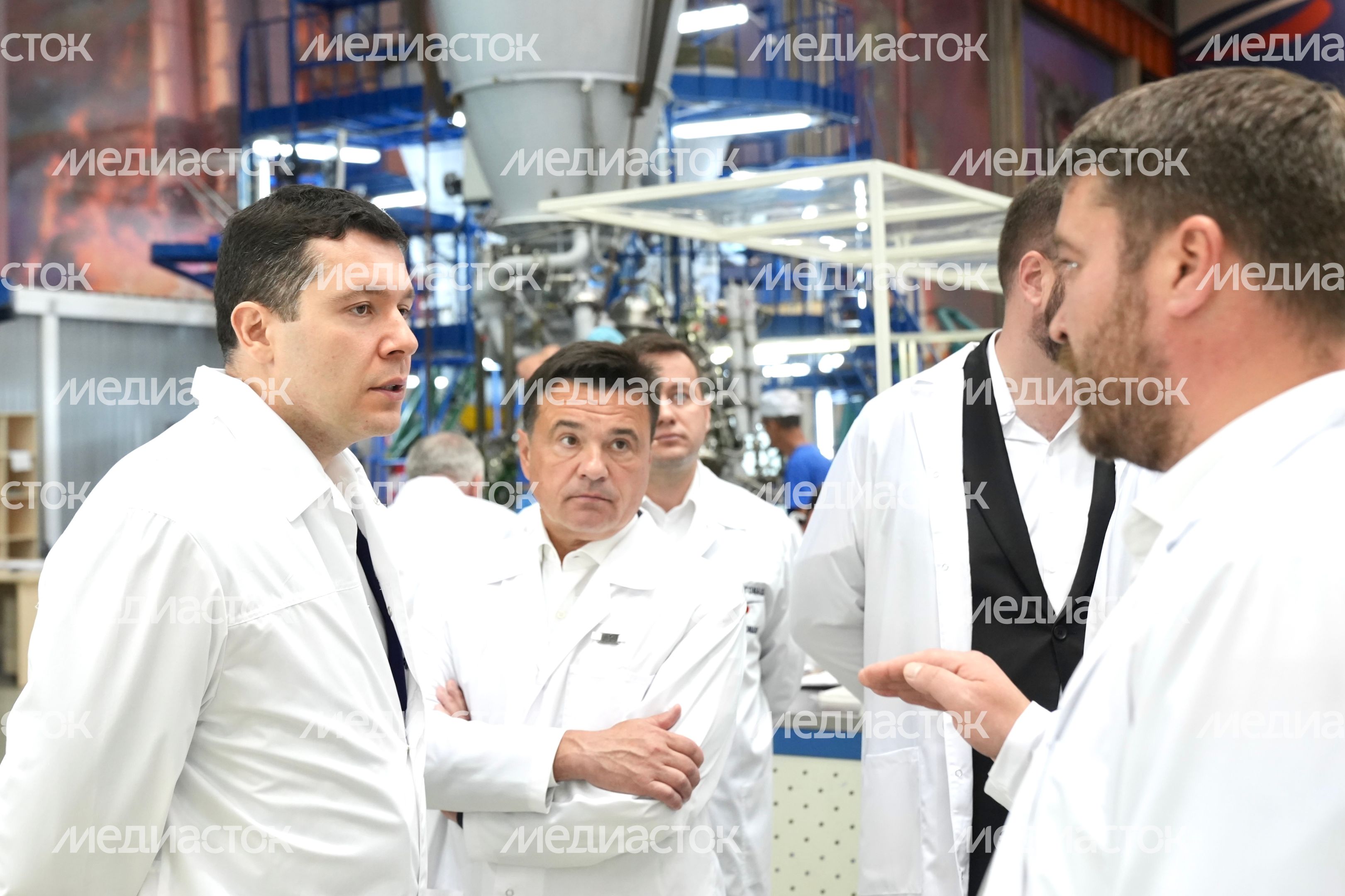 Андрей Воробьев, Антон Алиханов и Дмитрий Баканов встретились с сотрудниками "НПО Энергомаш им. академика В.П. Глушко"