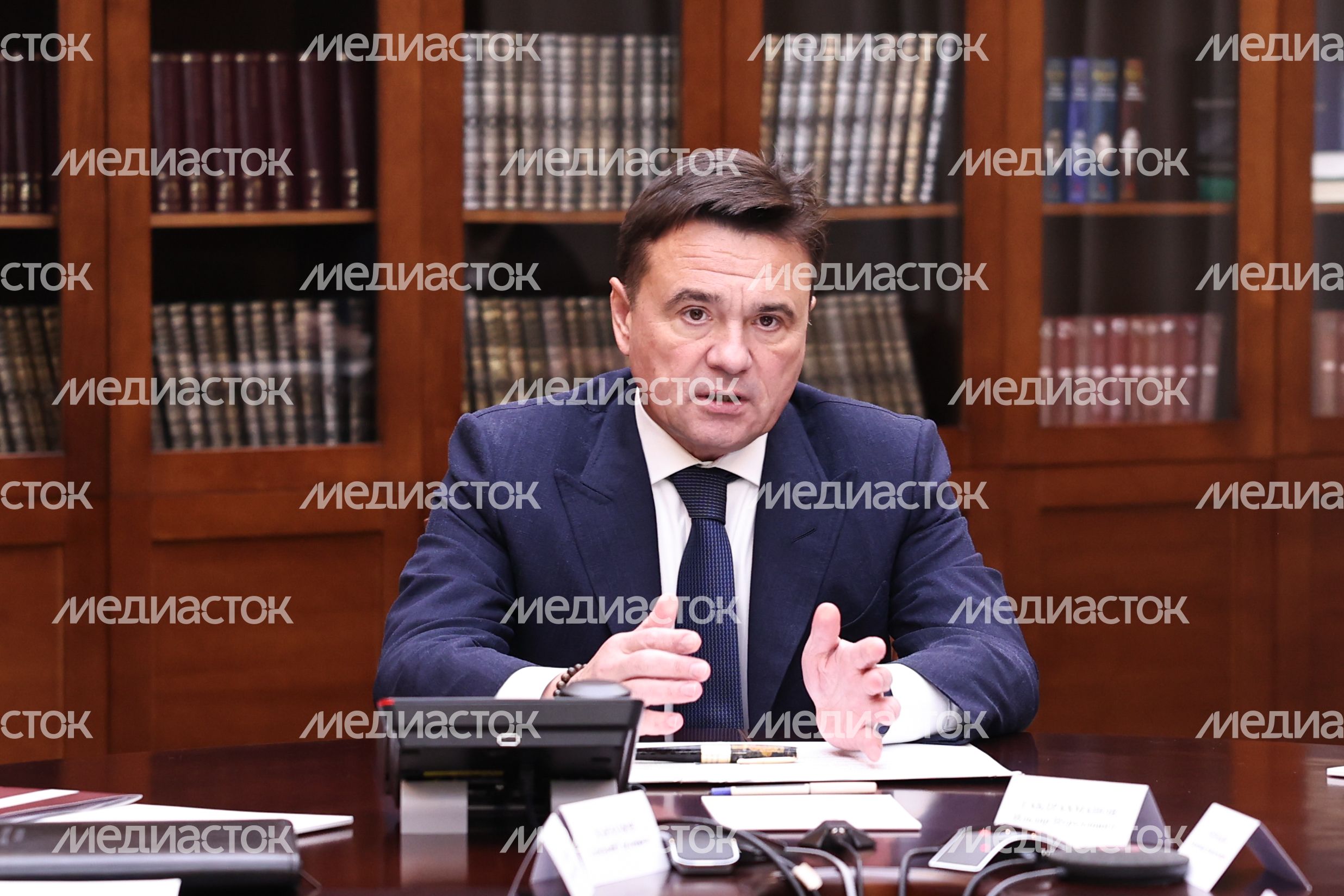 Андрей Воробьев провел оперативное совещание с правоохранительным блоком Андрей Воробьев провел оперативное совещание с правоохранительным блоком