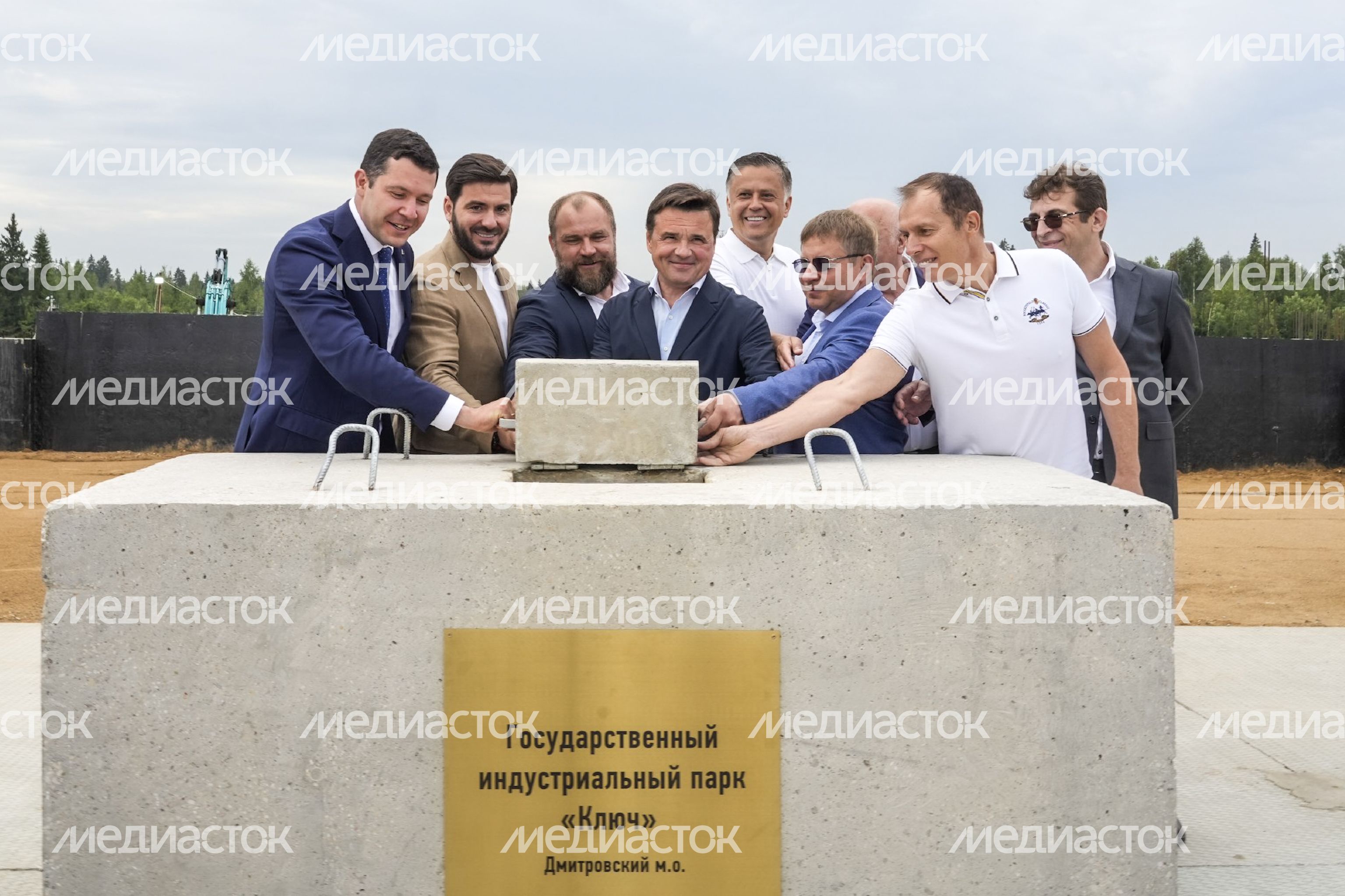Андрей Воробьев и Антон Алиханов дали старт строительству трех государственных индустриальных парков Андрей Воробьев и Антон Алиханов дали старт строительству трех государственных индустриальных парков