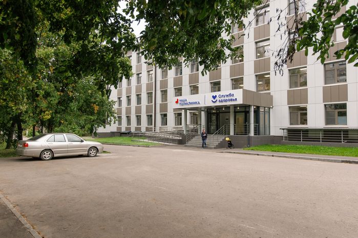 Взрослая поликлиника на улице Ленина после капитального ремонта в городе Дзержинский