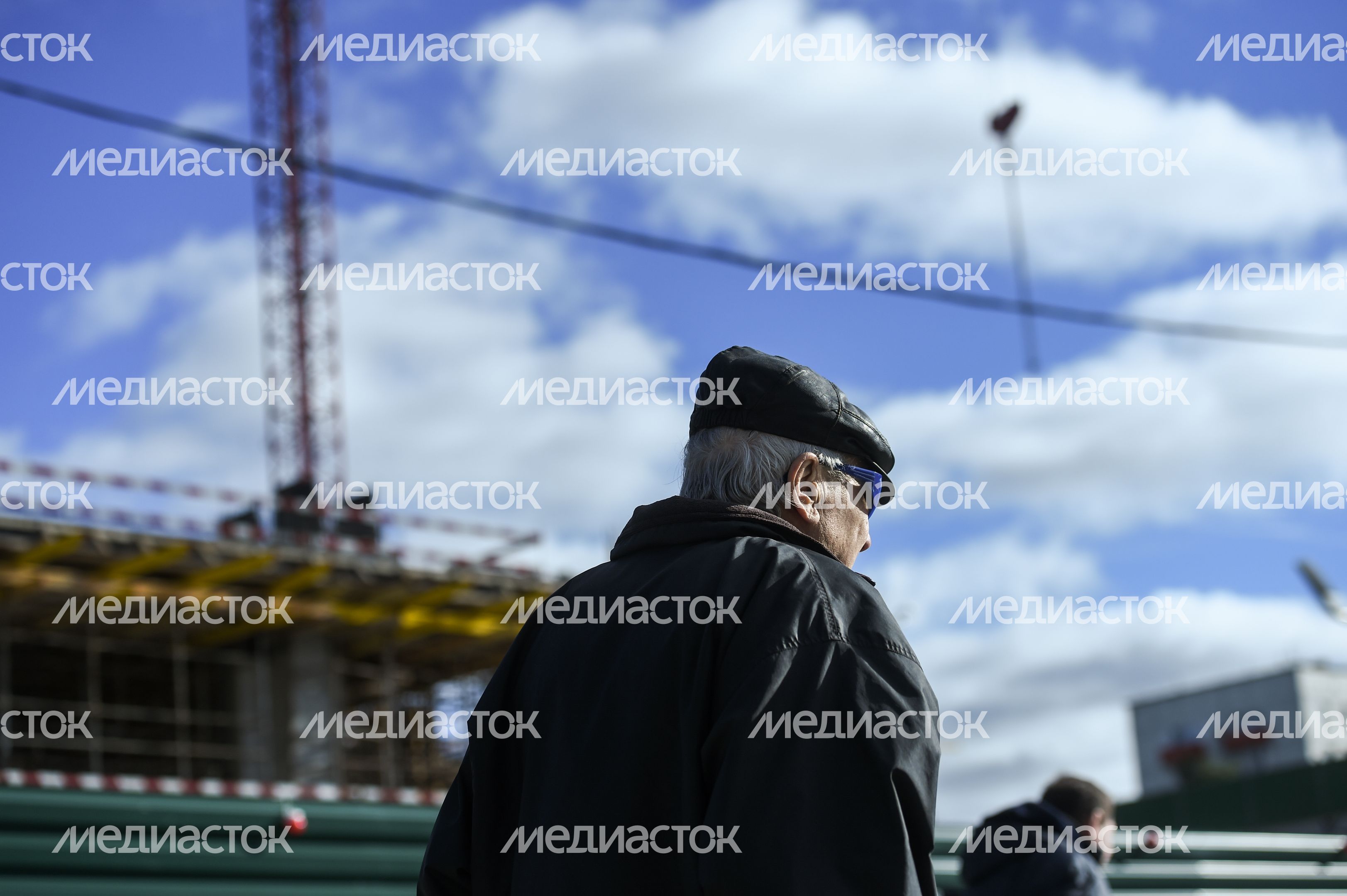 Пенсионеры на улицах Москвы