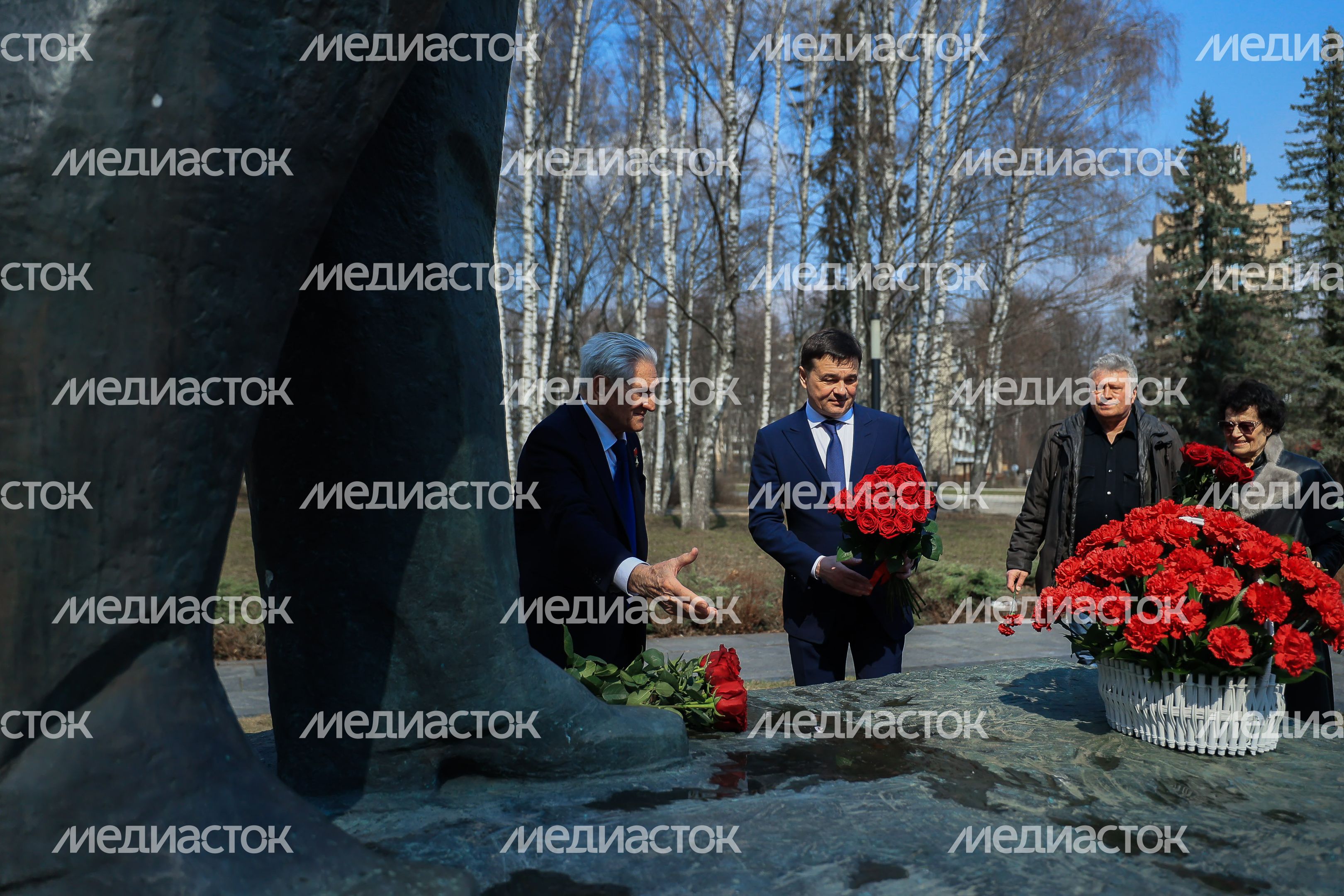 Посещение губернатором космонавта первого отряда