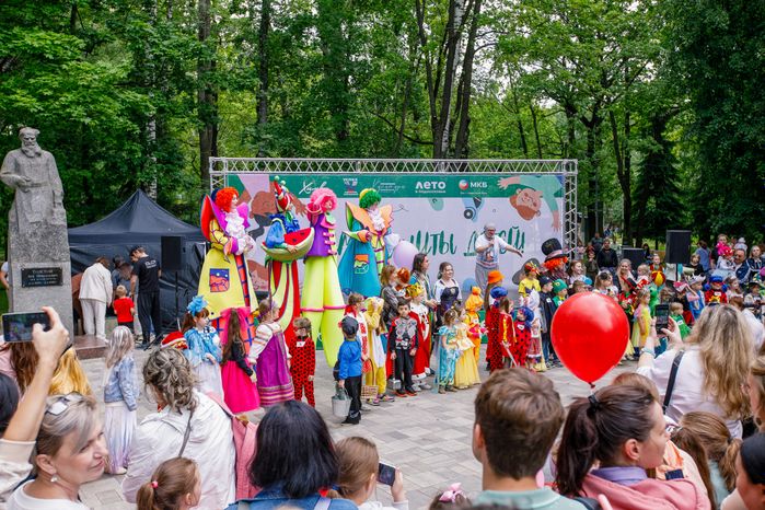 Конкурс на лучший карнавальный костюм в честь Дня защиты детей в парке им. Л.Н. Толстого в Химках