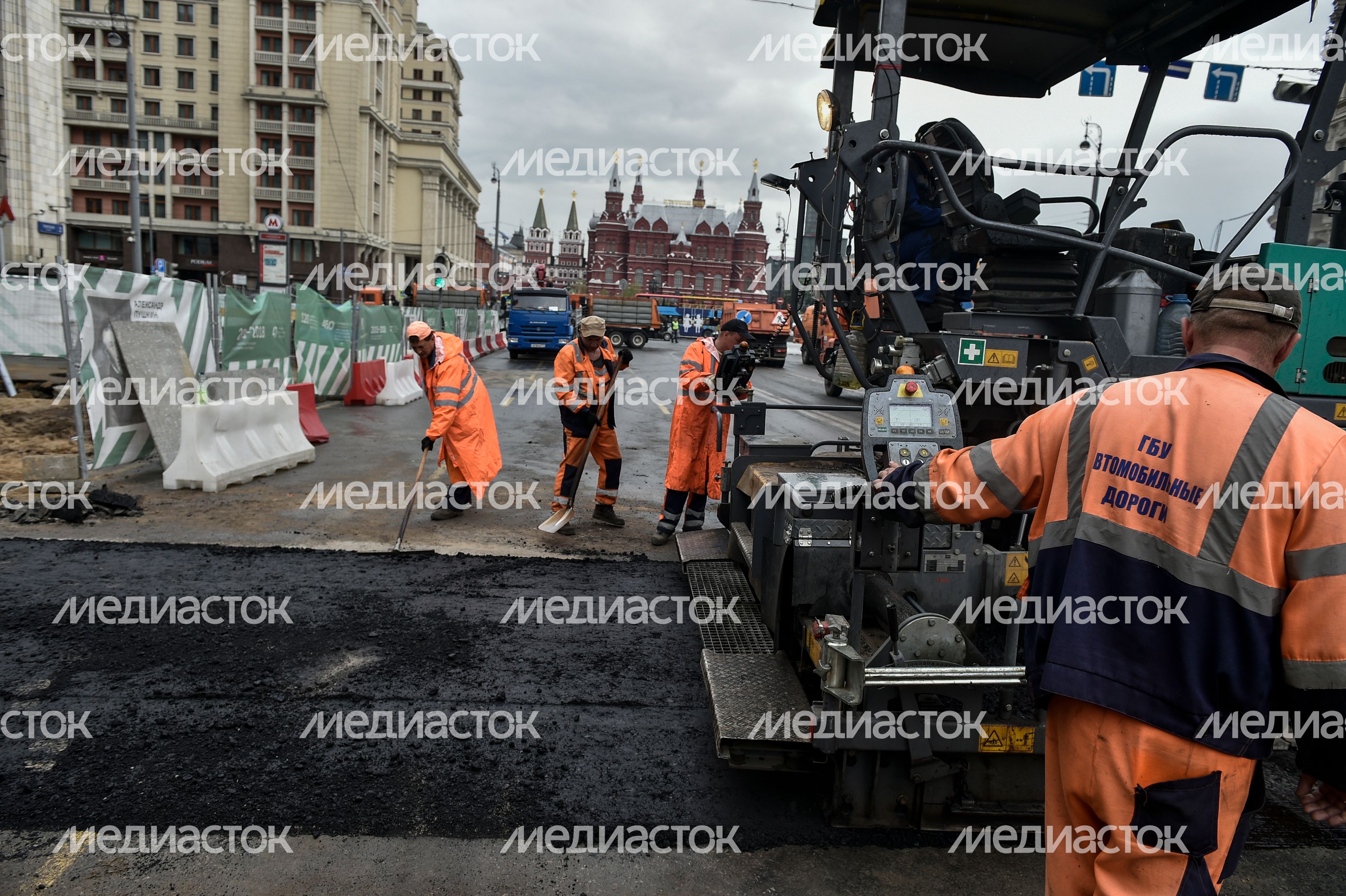 Дорожные работы на Тверской улице в Москве