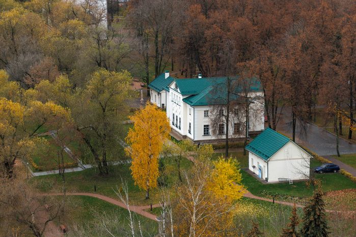 Вид сверху на Белую Дачу в городе Котельники осенью