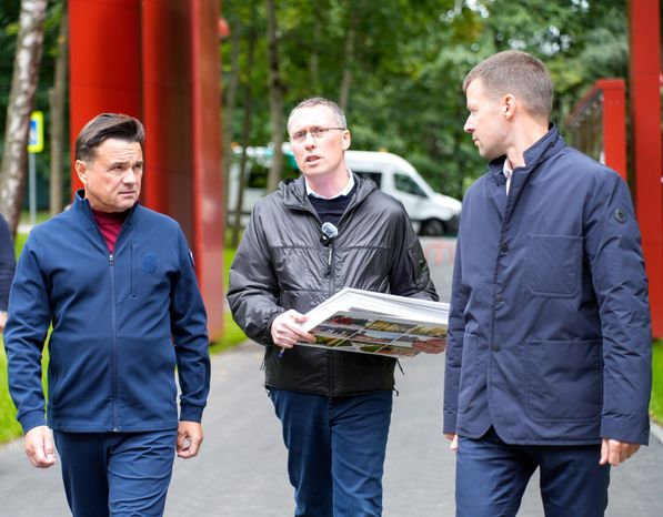 Андрей Воробьев проверил, как ведется благоустройство Вишняковского лесопарка в Балашихе