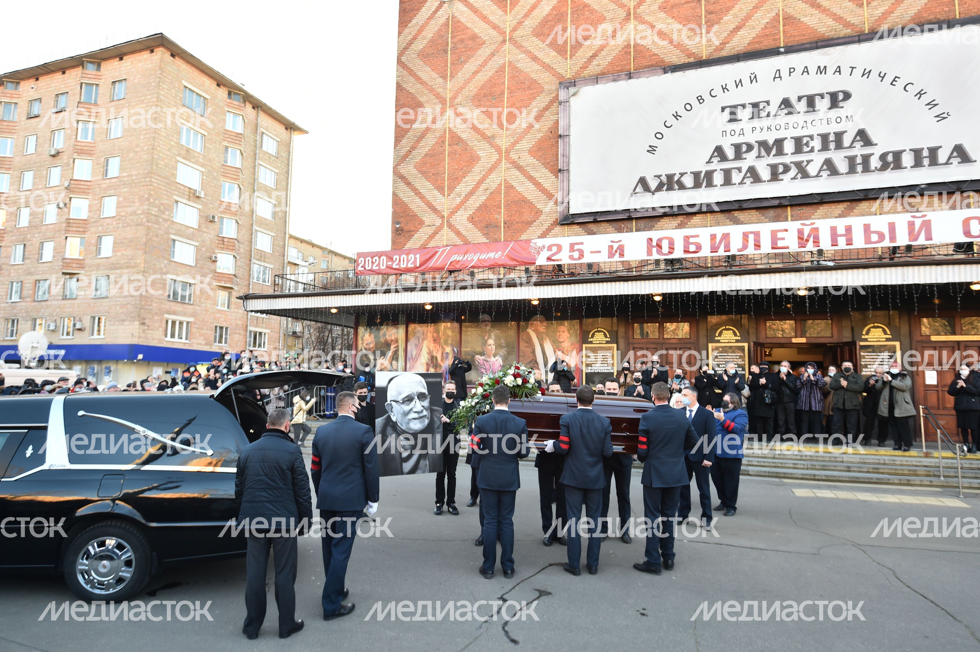 Церемония прощания с Арменом Джигарханяном в Москве