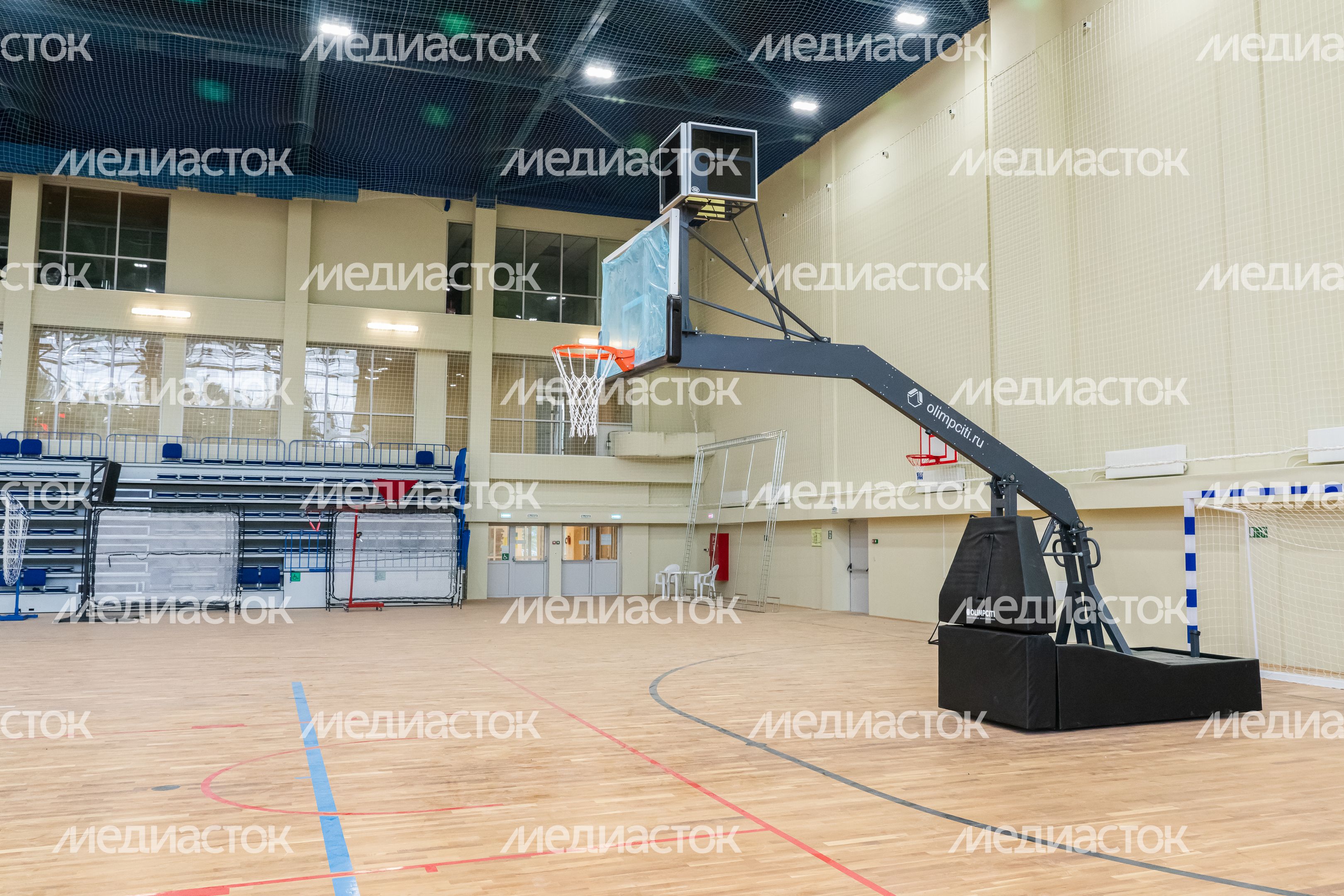 Спортивный зал физкультурно‑оздоровительного комплекса «Арсенал» Спортивный зал физкультурно‑оздоровительного комплекса «Арсенал»
