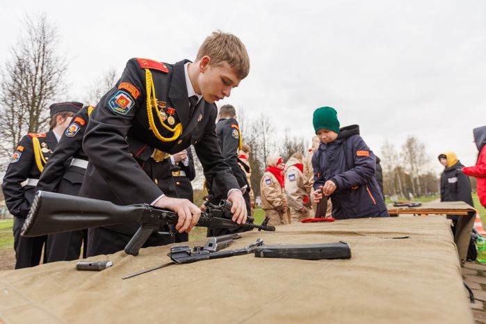 Военно-патриотическая игра «Юнармия, вперед!», посвященная Дню Победы, в Горках Ленинских
