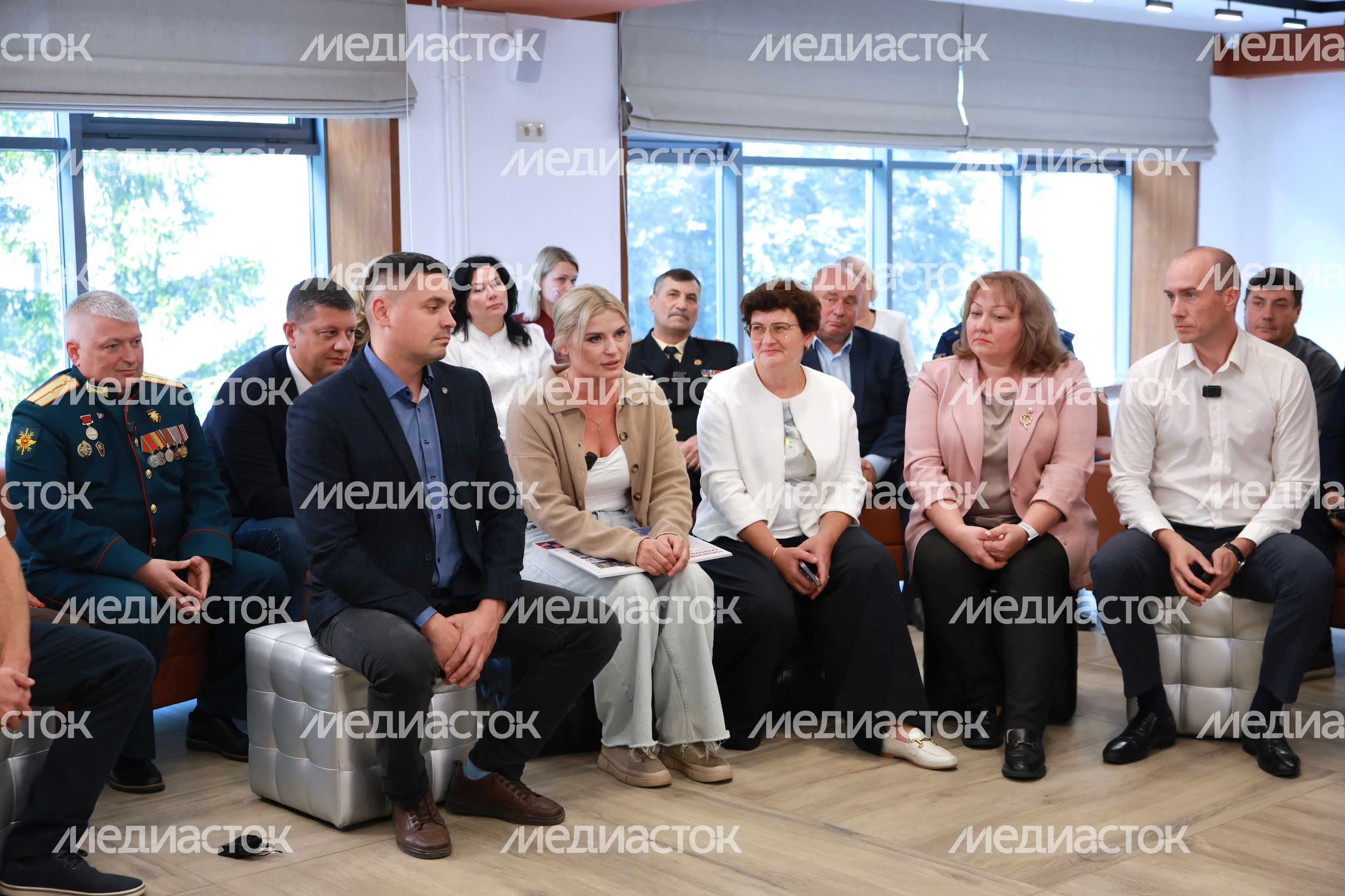 Жители округа Домодедово на встрече с губернатором Андреем Воробьевым в Городском дворце культуры «Мир» Жители округа Домодедово на встрече с губернатором Андреем Воробьевым в Городском дворце культуры «Мир»