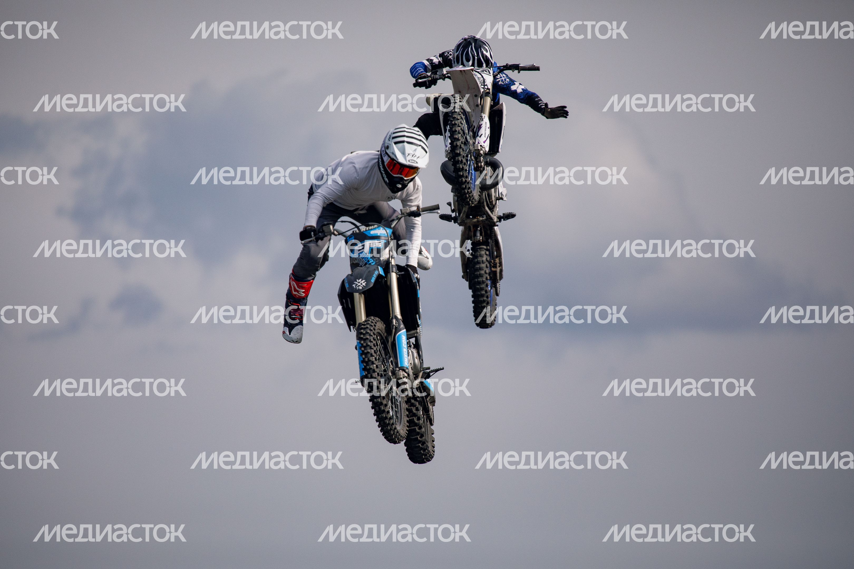 Шоу команды мотофристайла FMX13 в Лобне Шоу команды мотофристайла FMX13 в Лобне