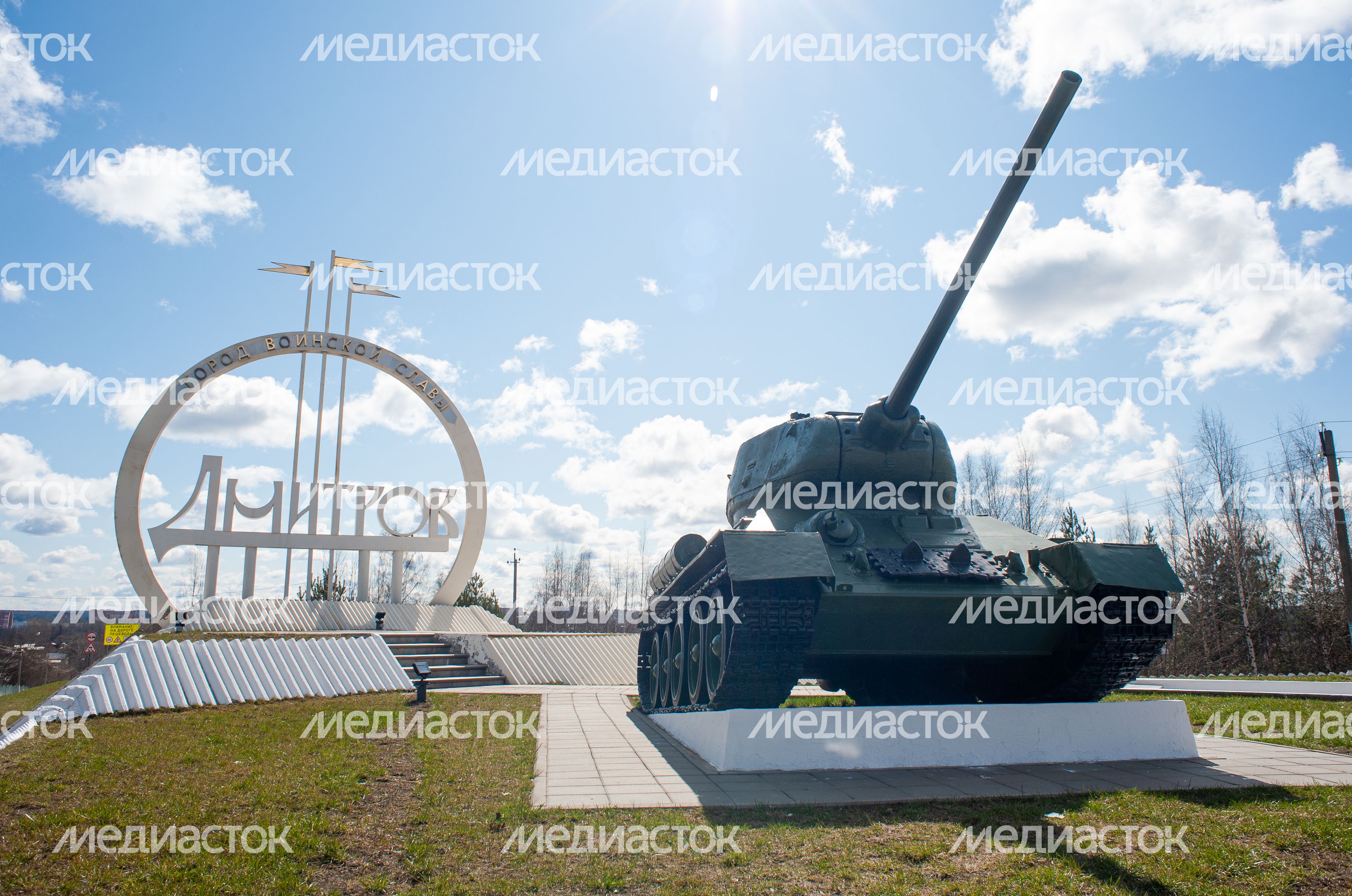 Въезная стелла в город Дмитров