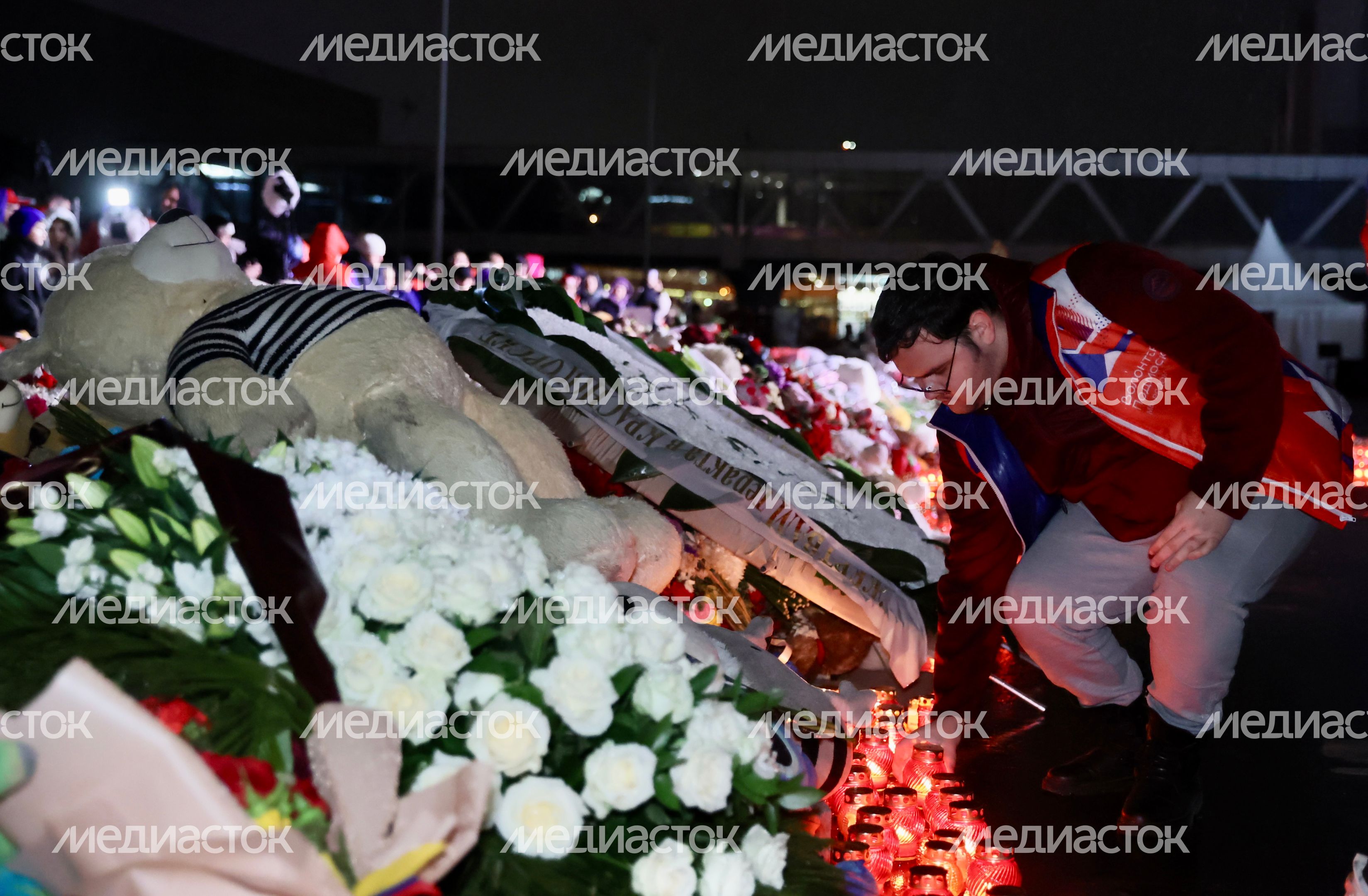 Акция памяти "Журавли" прошла на девятый день после теракта в "Крокус Сити Холле"