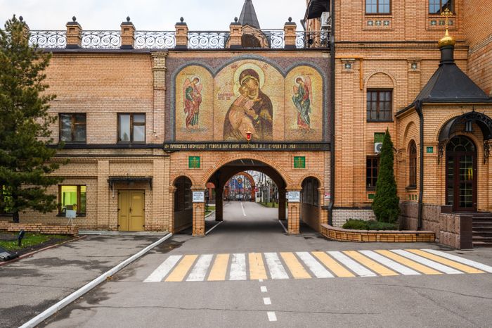 Храм во имя преподобного Серафима Саровского в рабочем поселке Софрино города Пушкино Сергиево-Посадского округа